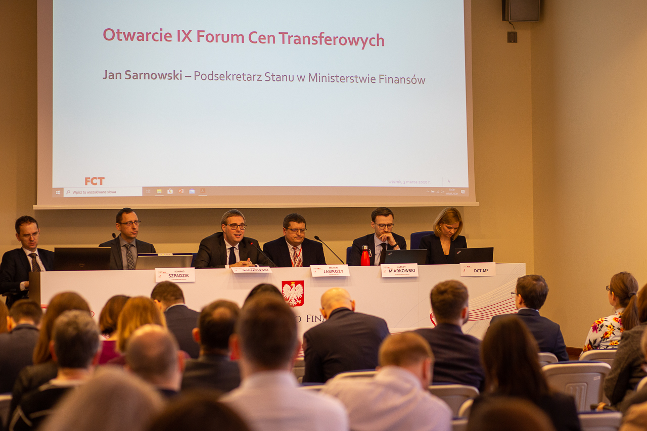 Wicemister Finansów Jan Sarnowski otwiera posiedzenie IX Forum Cen Transferowych w Ministerstwie Finansów w dniu 3 marca 2020 roku.